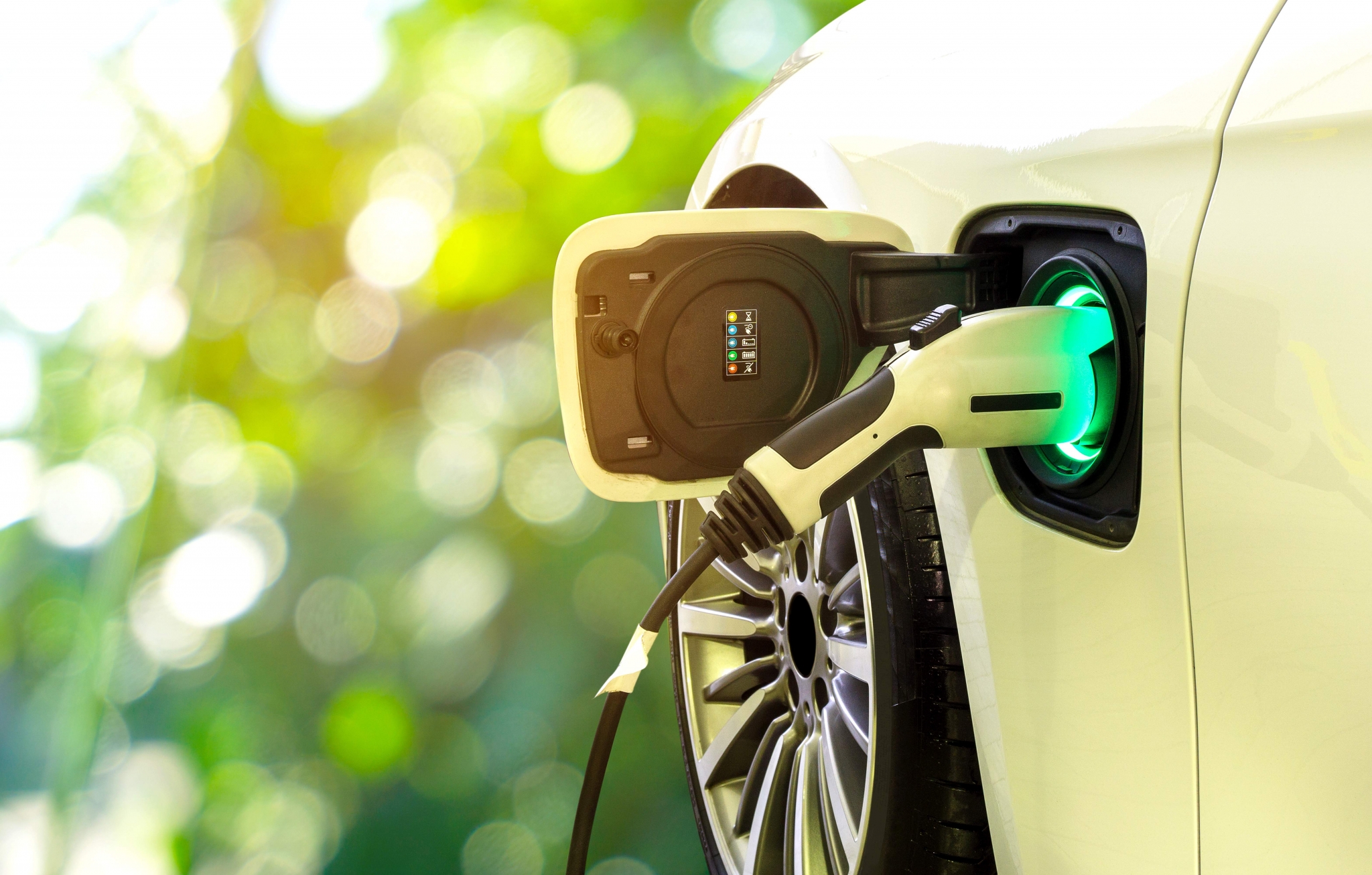 Electric Car Vs Hybrid Car Differences, Benefits & Buying Guide